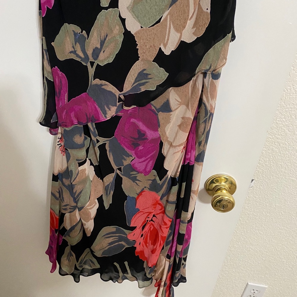 Black & Flower tank midi dress. - Picture 2 of 3